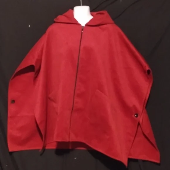Red hooded cape - Picture 1 of 2